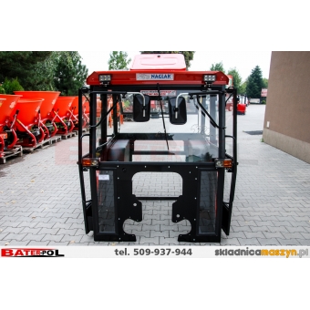 Kabina C-330 NAGLAK z metal. kanciastymi błotnikami,drzwi na koło,dach uchylny,boczne szyby uchylne oświetlenie LED,szyberdach